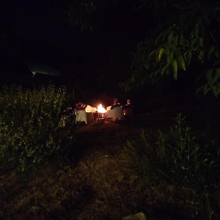 Gezellige villa met open haard en zonnige tuin. Doische Buitenkant foto