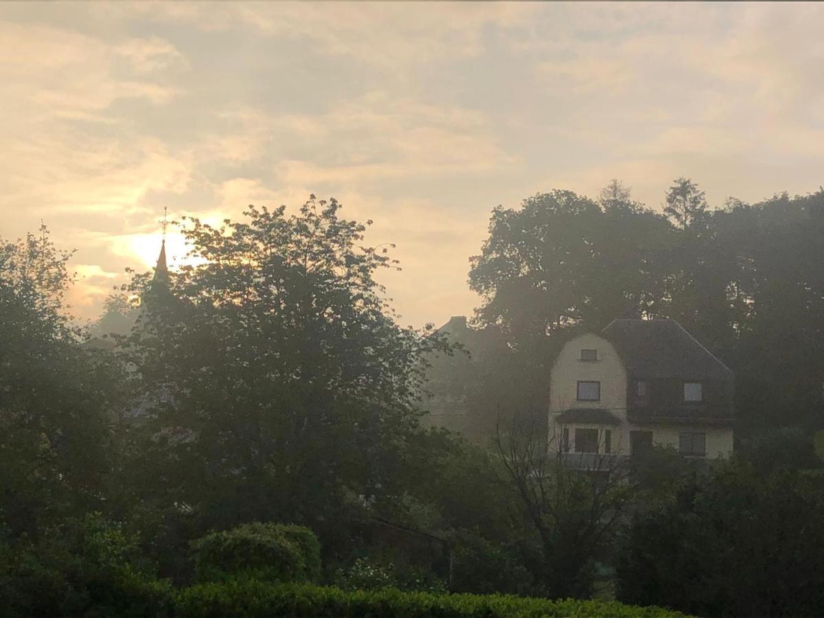 Gezellige villa met open haard en zonnige tuin. Doische Buitenkant foto