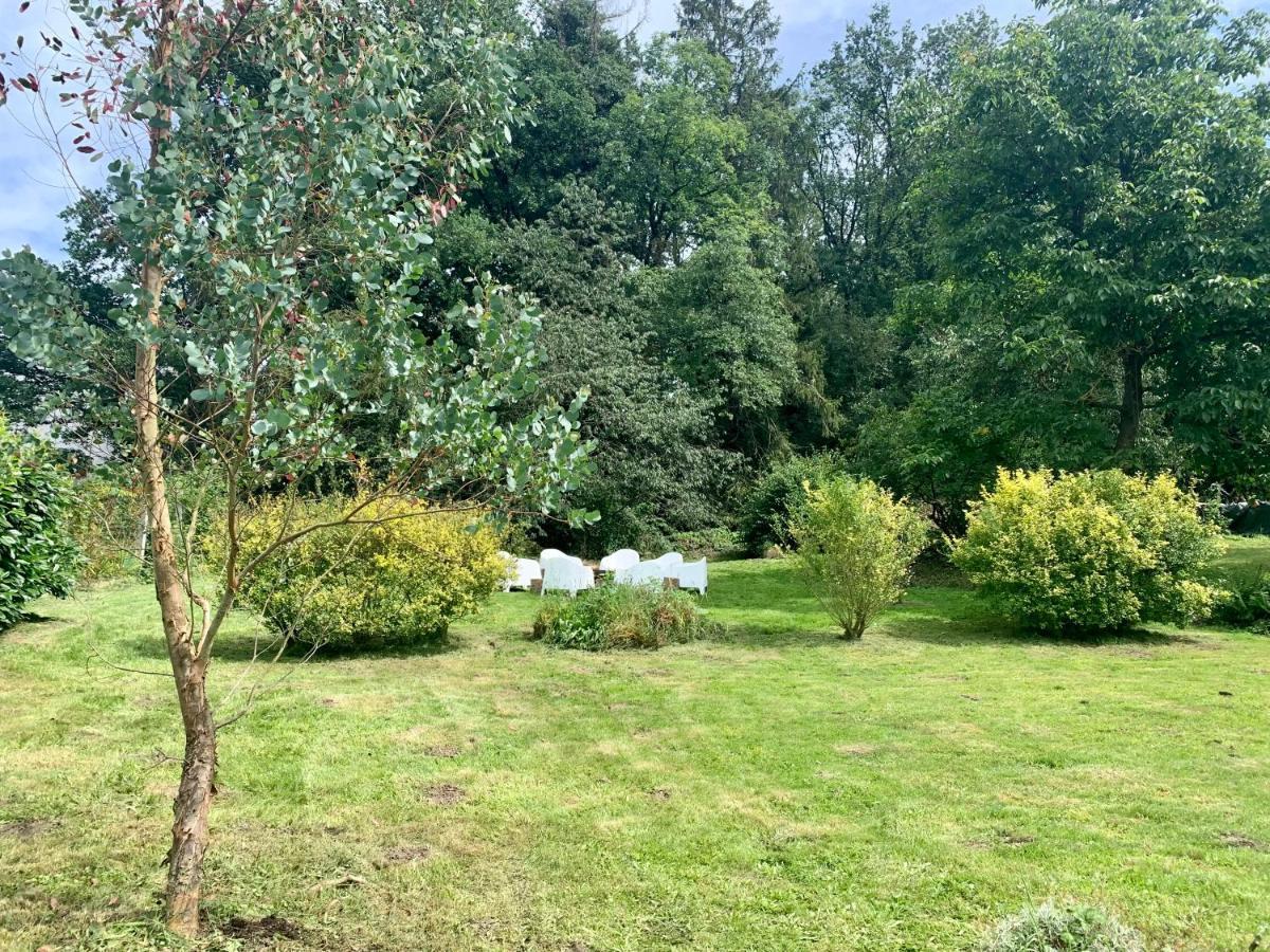 Gezellige villa met open haard en zonnige tuin. Doische Buitenkant foto