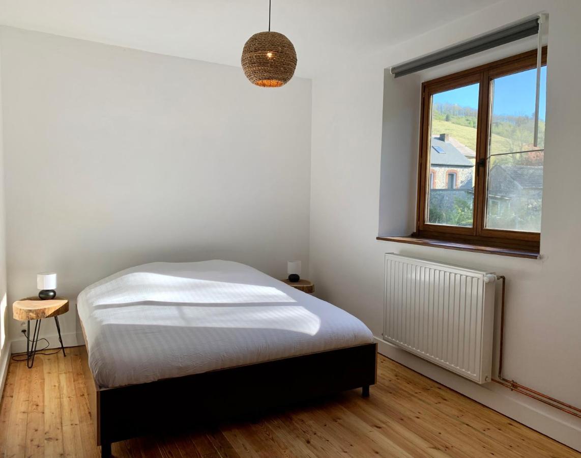 Gezellige villa met open haard en zonnige tuin. Doische Buitenkant foto