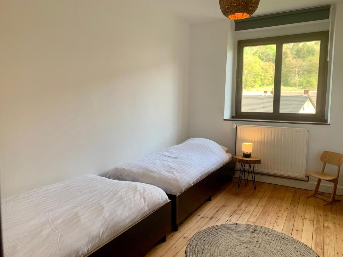 Gezellige villa met open haard en zonnige tuin. Doische Buitenkant foto