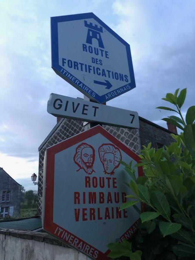 Gezellige villa met open haard en zonnige tuin. Doische Buitenkant foto
