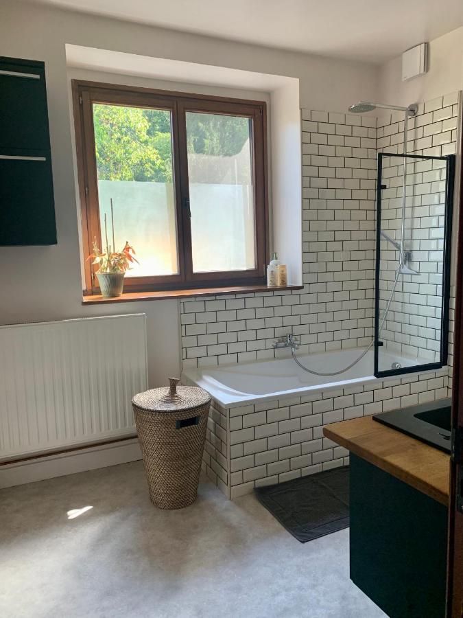 Gezellige villa met open haard en zonnige tuin. Doische Buitenkant foto